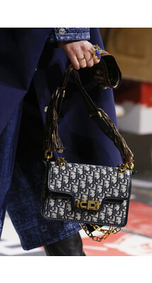 Details Christian Dior , Details Dior Fall 2018 Ready-to-Wear , Детали показа Кристиан Диор , Детали показа Диор осень зима 2018 , Fashion show , неделя моды в Париже , PFW , Мария Грация Кьюри , Mainstyles